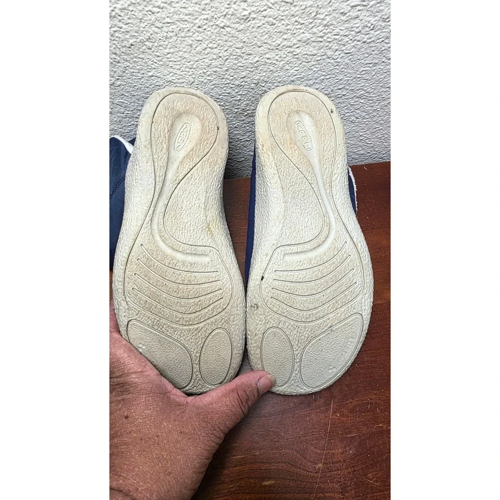 Keen Howser Youth Blue & White Faux Fur Insulated Winter‎ Boots Slip-On Size 7
